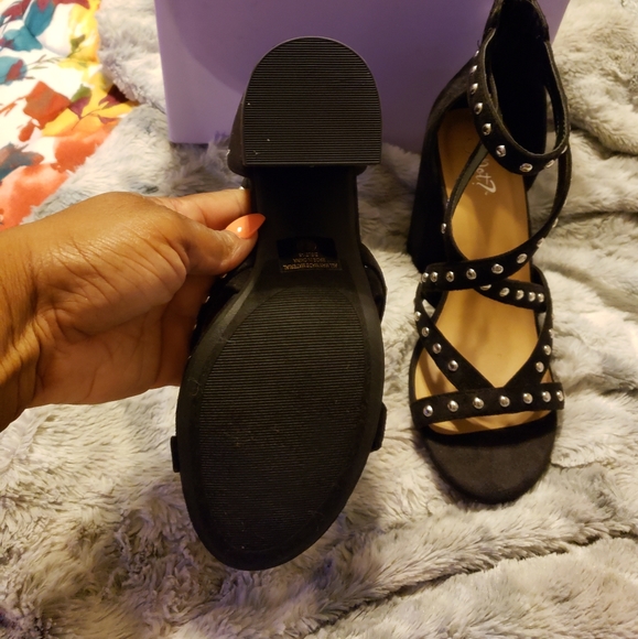 Blocked heel shoes - Picture 3 of 3